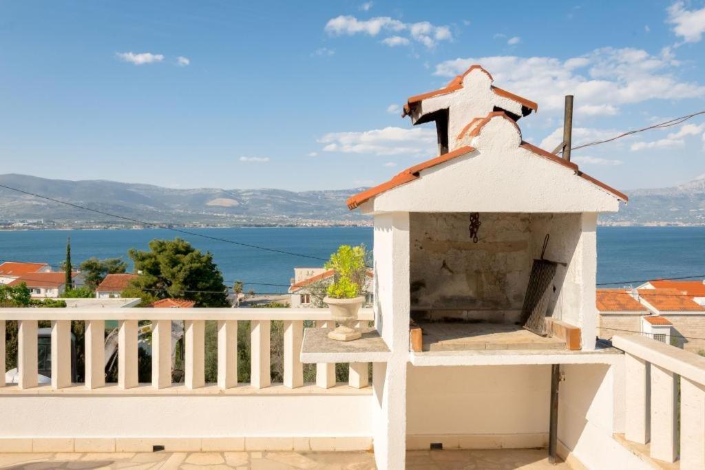 Ferienwohnung In Arbanija Mit Meerblick, Balkon, Klimaanlage, W-Lan 5137-1 Traù Esterno foto