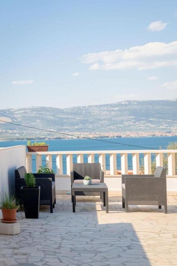 Ferienwohnung In Arbanija Mit Meerblick, Balkon, Klimaanlage, W-Lan 5137-1 Traù Esterno foto