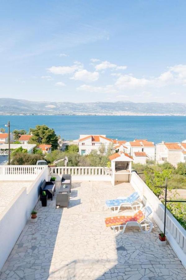 Ferienwohnung In Arbanija Mit Meerblick, Balkon, Klimaanlage, W-Lan 5137-1 Traù Esterno foto