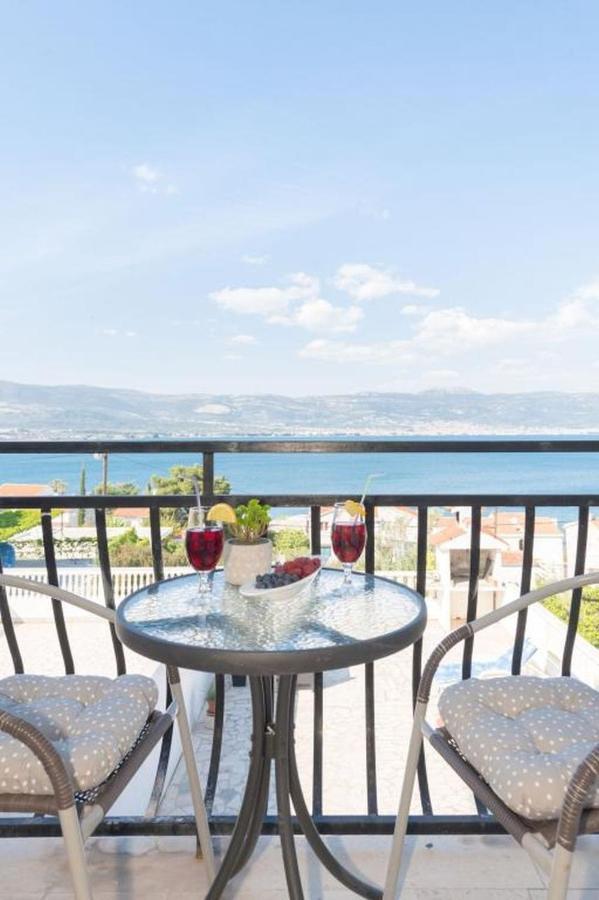 Ferienwohnung In Arbanija Mit Meerblick, Balkon, Klimaanlage, W-Lan 5137-1 Traù Esterno foto