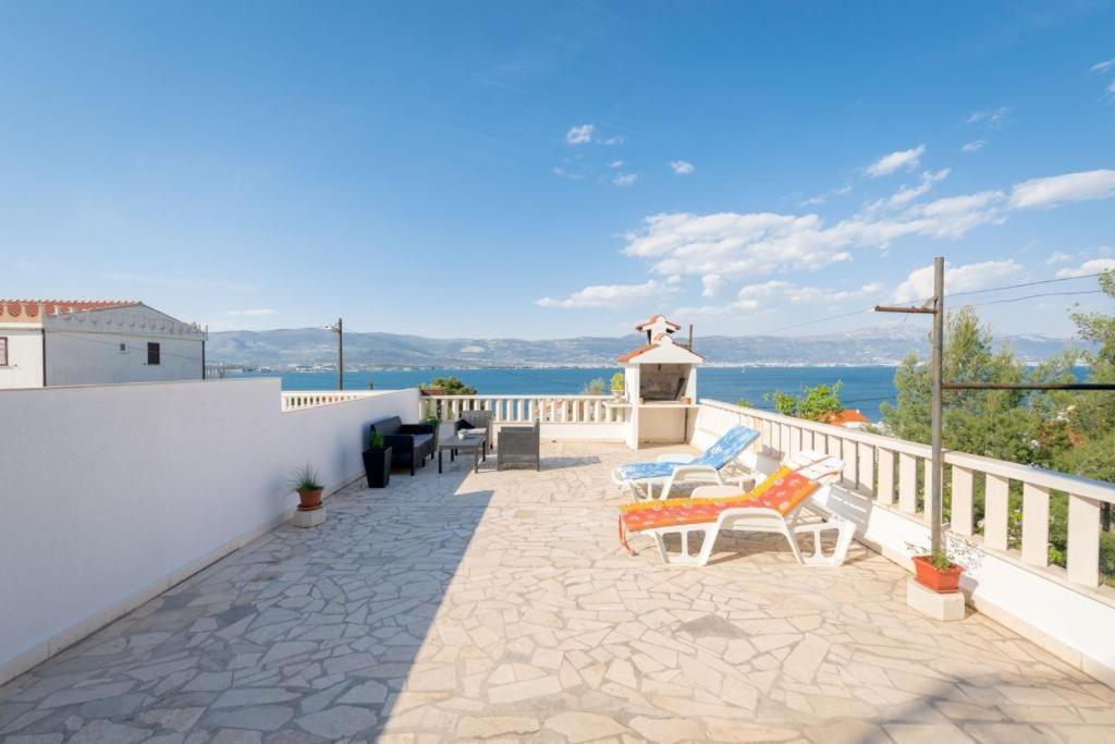 Ferienwohnung In Arbanija Mit Meerblick, Balkon, Klimaanlage, W-Lan 5137-1 Traù Esterno foto